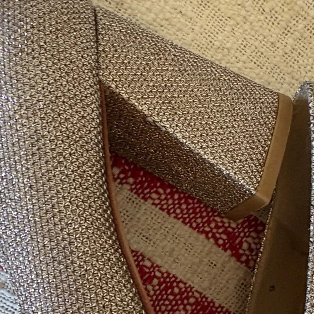 Elegant Stuart Weitzman for Russell Bromley Bond Street London Gold Block Heels - Picture 6 of 6